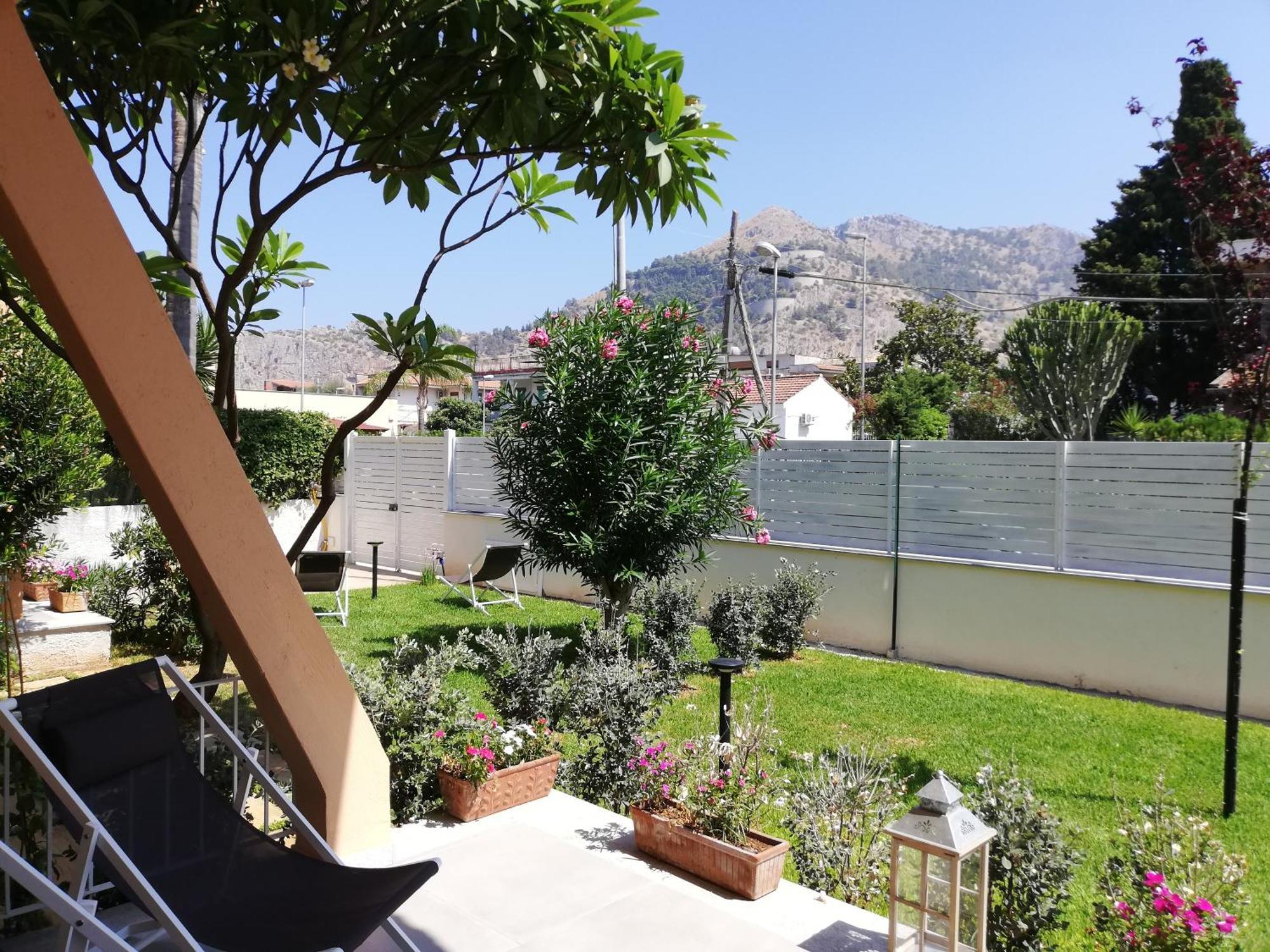 Mondello Felix - Appartamenti In Villa A 600M Dal Mare Экстерьер фото